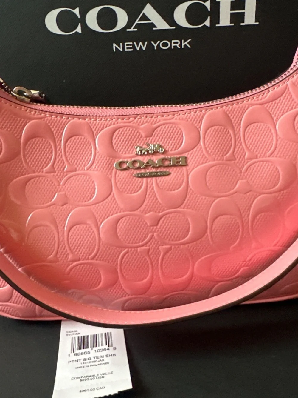 NWT Coach Outlet Teri Shoulder Bag In Signature Leather With Heart Charm - Picture 4 of 7